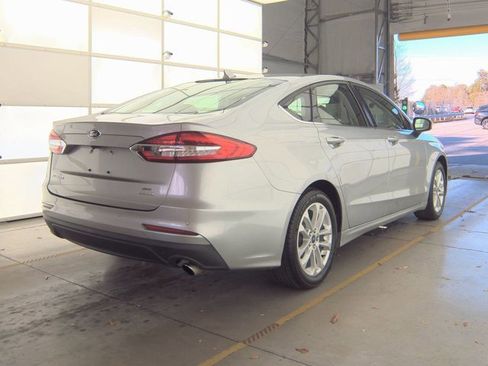 Used 2020 Ford Fusion SE image 2