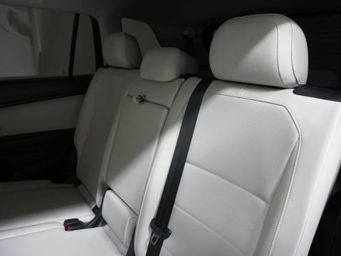 Used 2019 Volkswagen Tiguan SE image 12