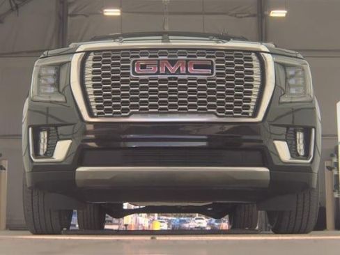 Used 2023 GMC Yukon Denali image 3