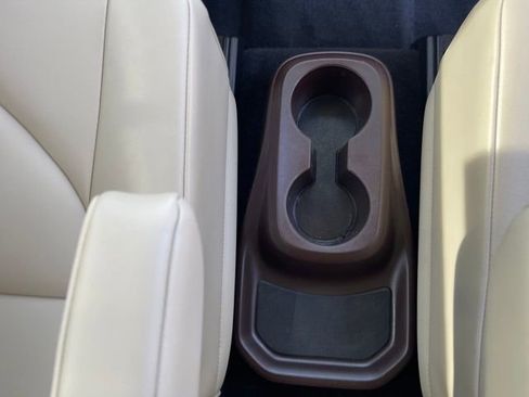 Used 2022 Toyota Highlander XLE image 34