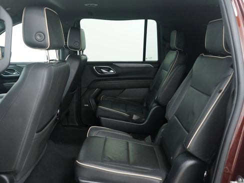 Used 2022 GMC Yukon XL SLT w/ SLT Luxury Package image 22