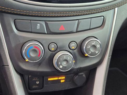 Certified 2022 Chevrolet Trax LT w/ LT Convenience Package image 19