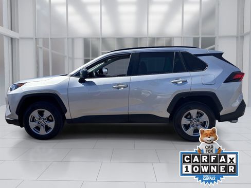 Used 2022 Toyota RAV4 LE AWD/4WD image 3