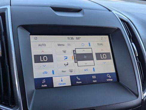 Used 2019 Ford Edge Titanium image 22