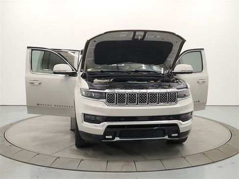 Used 2022 Jeep Grand Wagoneer Series III w/ Rear Seat Video Group 1 image 10