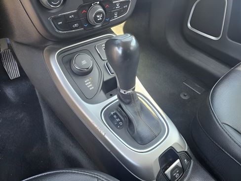 Used 2019 Jeep Compass Latitude image 19