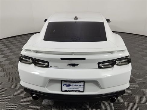 Used 2021 Chevrolet Camaro LT w/ Technology Package image 4