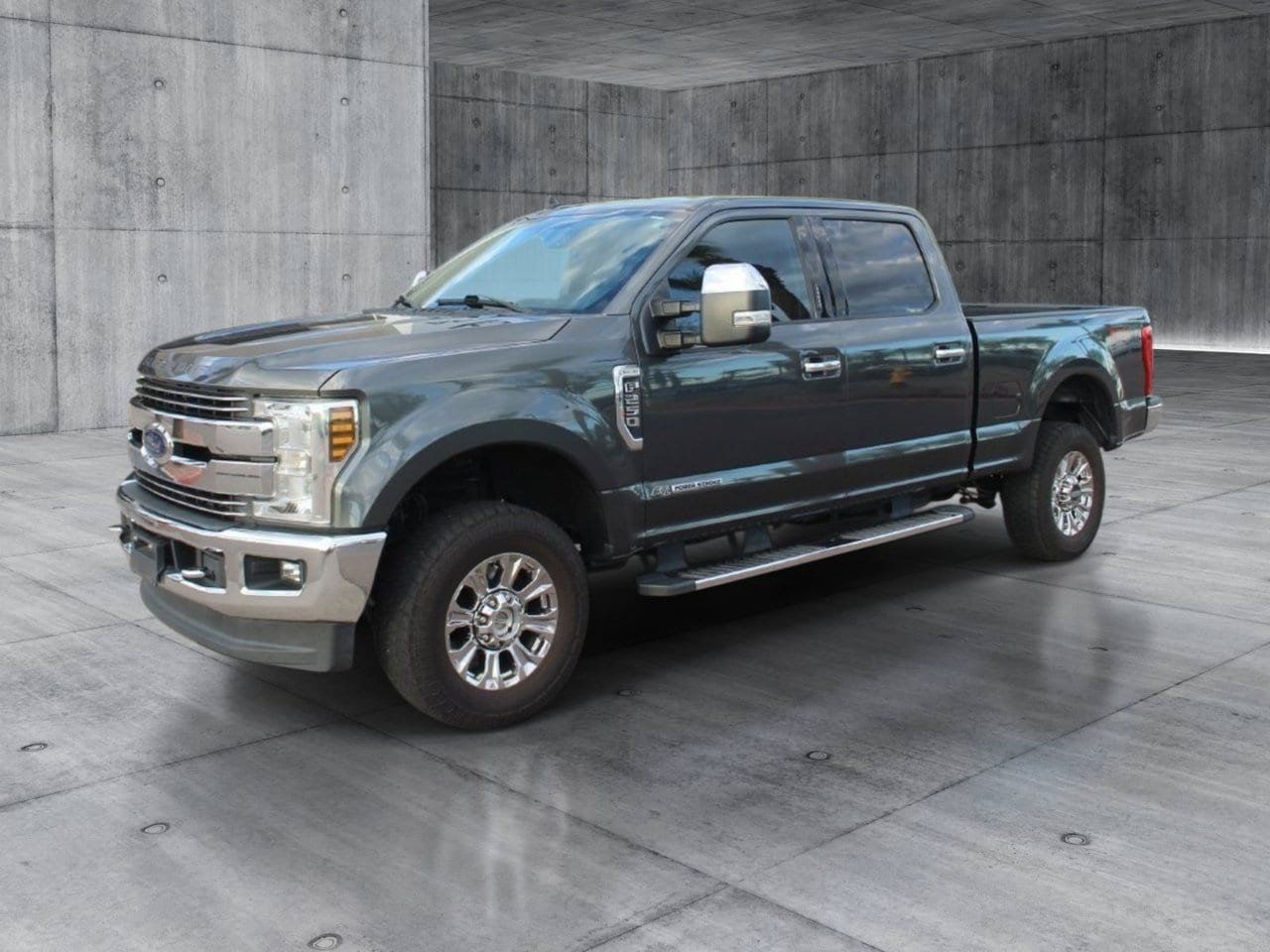 Used 2019 Ford F250 Lariat w/ Chrome Package AWD/4WD image 3