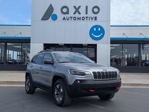 Used 2019 Jeep Cherokee Trailhawk w/ Cold Weather Group AWD/4WD image 1