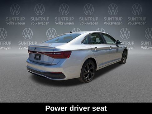 Used 2025 Volkswagen Jetta SE w/ Sunroof Package FWD image 14