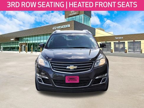 Used 2017 Chevrolet Traverse LT w/ Style and Technology Package FWD image 2