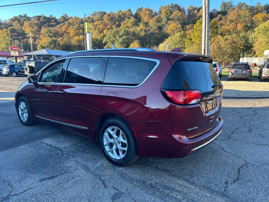 Used 2019 Chrysler Pacifica Touring-L Plus w/ Advanced Safetytec Group FWD image 6