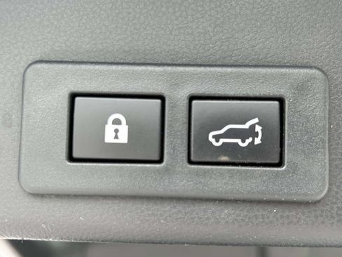 Used 2022 Subaru Ascent Touring AWD/4WD image 11