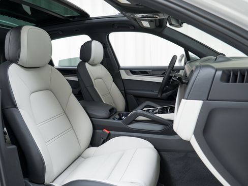 New 2026 Porsche Cayenne S image 25