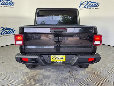 Used 2024 Jeep Gladiator Sport AWD/4WD image 6