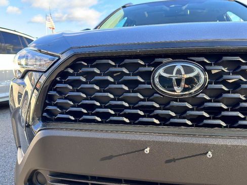 Used 2024 Toyota Corolla Cross LE w/ Moonroof Package image 12