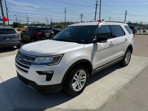 Used 2018 Ford Explorer XLT w/ Equipment Group 201A AWD/4WD image 5