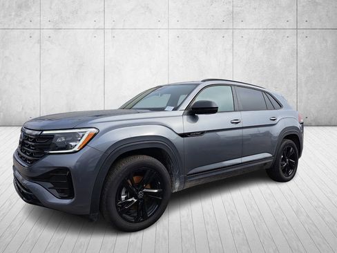 Used 2025 Volkswagen Atlas Cross Sport SEL R-Line image 9