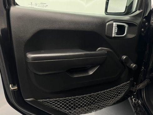 Used 2019 Jeep Wrangler Unlimited Sport image 8