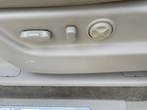 Used 2011 Chevrolet Suburban LTZ image 13