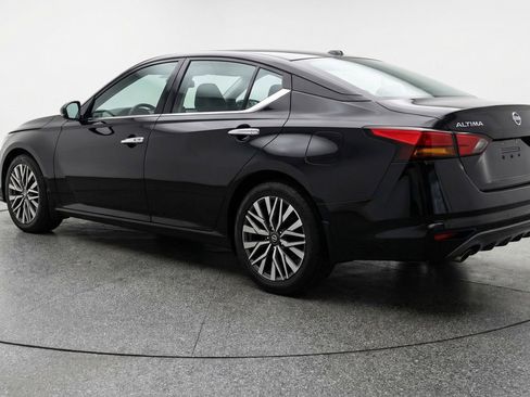 Used 2025 Nissan Altima 2.5 SV FWD image 6