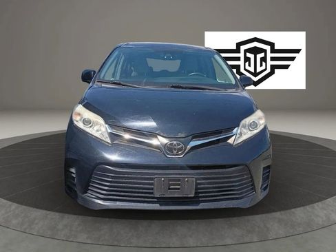 Used 2019 Toyota Sienna LE FWD image 1