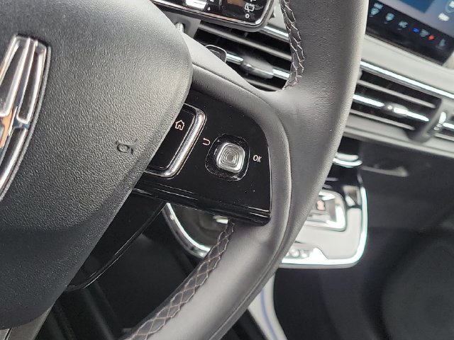 Certified 2024 Lincoln Corsair AWD w/ Equipment Group 101A image 12