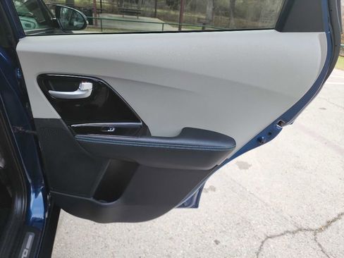 Used 2019 Kia Niro Touring image 30