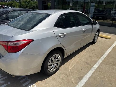 Used 2018 Toyota Corolla LE w/ Carpet Mat Package (TMS) FWD image 3