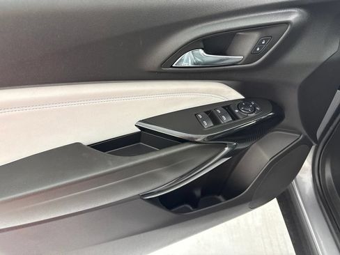Used 2025 Chevrolet Trax LT w/ LT Convenience Package FWD image 23