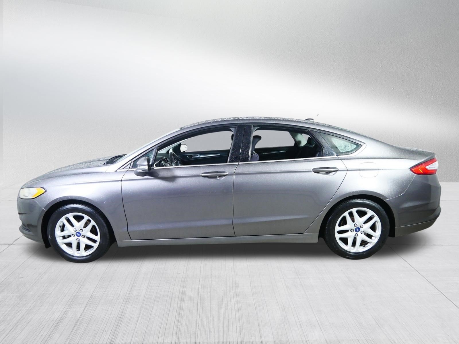 Used 2013 Ford Fusion SE FWD image 4