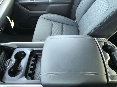 New 2026 RAM 1500 4x4 Crew Cab image 17