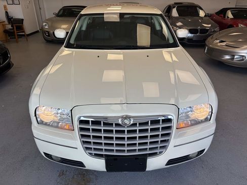 Used 2009 Chrysler 300 Touring RWD image 7