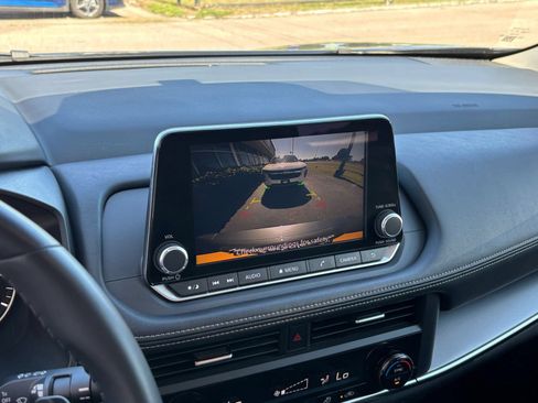 Used 2025 Nissan Rogue SV FWD image 25