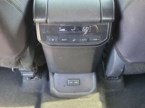 Used 2024 Toyota Highlander LE image 12