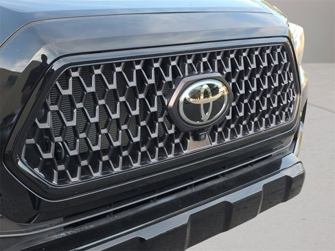 Used 2023 Toyota Tacoma Limited image 9
