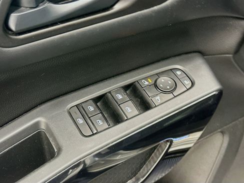 Used 2023 Nissan Pathfinder SV w/ SV Premium Package image 15