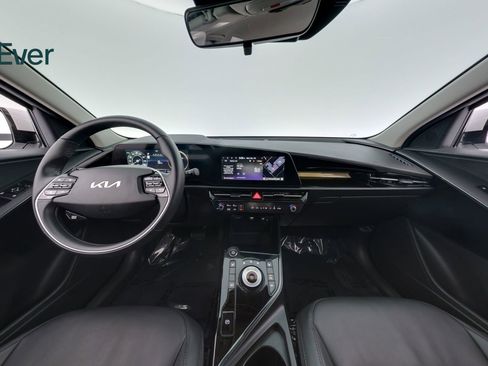 Used 2024 Kia Niro Wind FWD image 25