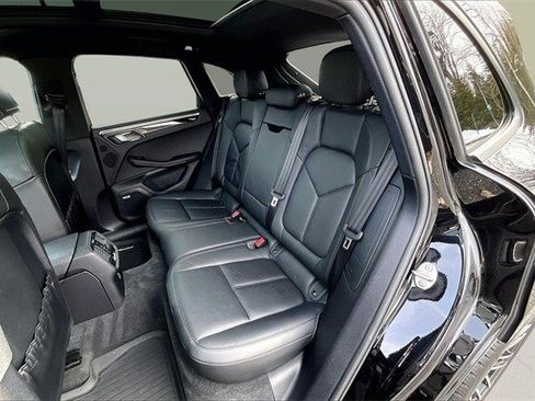 Used 2022 Porsche Macan image 25