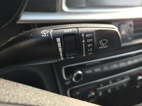 Used 2019 Kia Optima S image 32