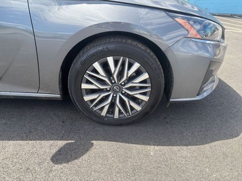 Used 2025 Nissan Altima 2.5 SV FWD image 28