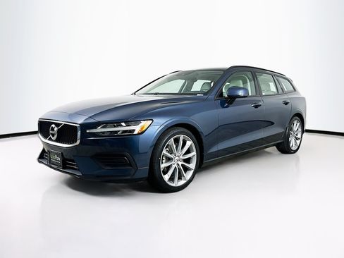 Used 2020 Volvo V60 T5 Momentum w/ Premium Package FWD image 3
