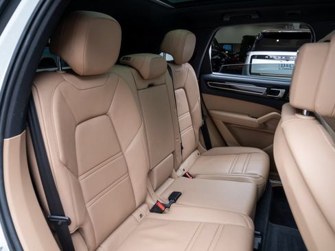 Used 2019 Porsche Cayenne E-Hybrid AWD/4WD image 23