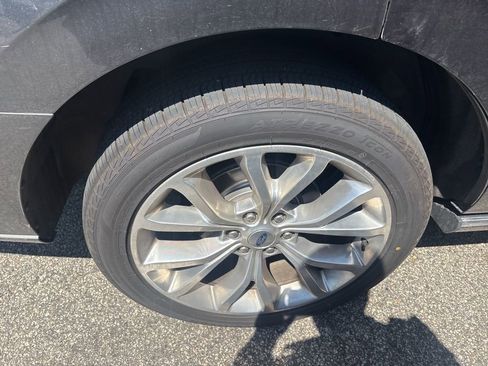 Used 2019 Ford Expedition Platinum image 4