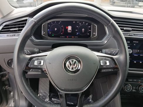 Used 2019 Volkswagen Tiguan SEL Premium w/ 3rd Row Seat Package AWD/4WD image 15