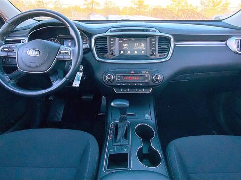 Used 2019 Kia Sorento LX w/ LX Convenience Package image 14