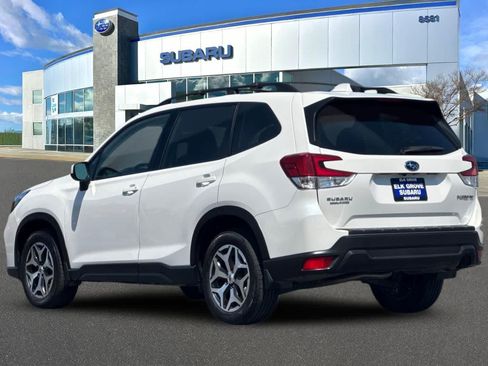Used 2020 Subaru Forester Premium AWD/4WD image 8