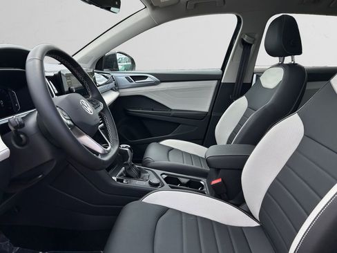 New 2025 Volkswagen Taos SEL image 9