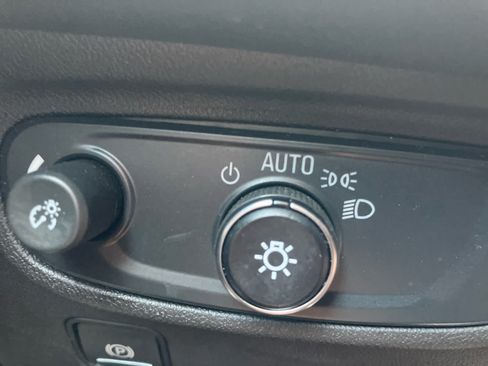 Used 2024 GMC Terrain SLE w/ Driver Convenience Package FWD image 14