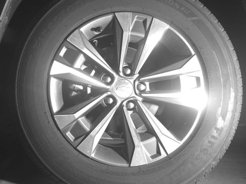Used 2025 Chevrolet Equinox LT FWD image 12